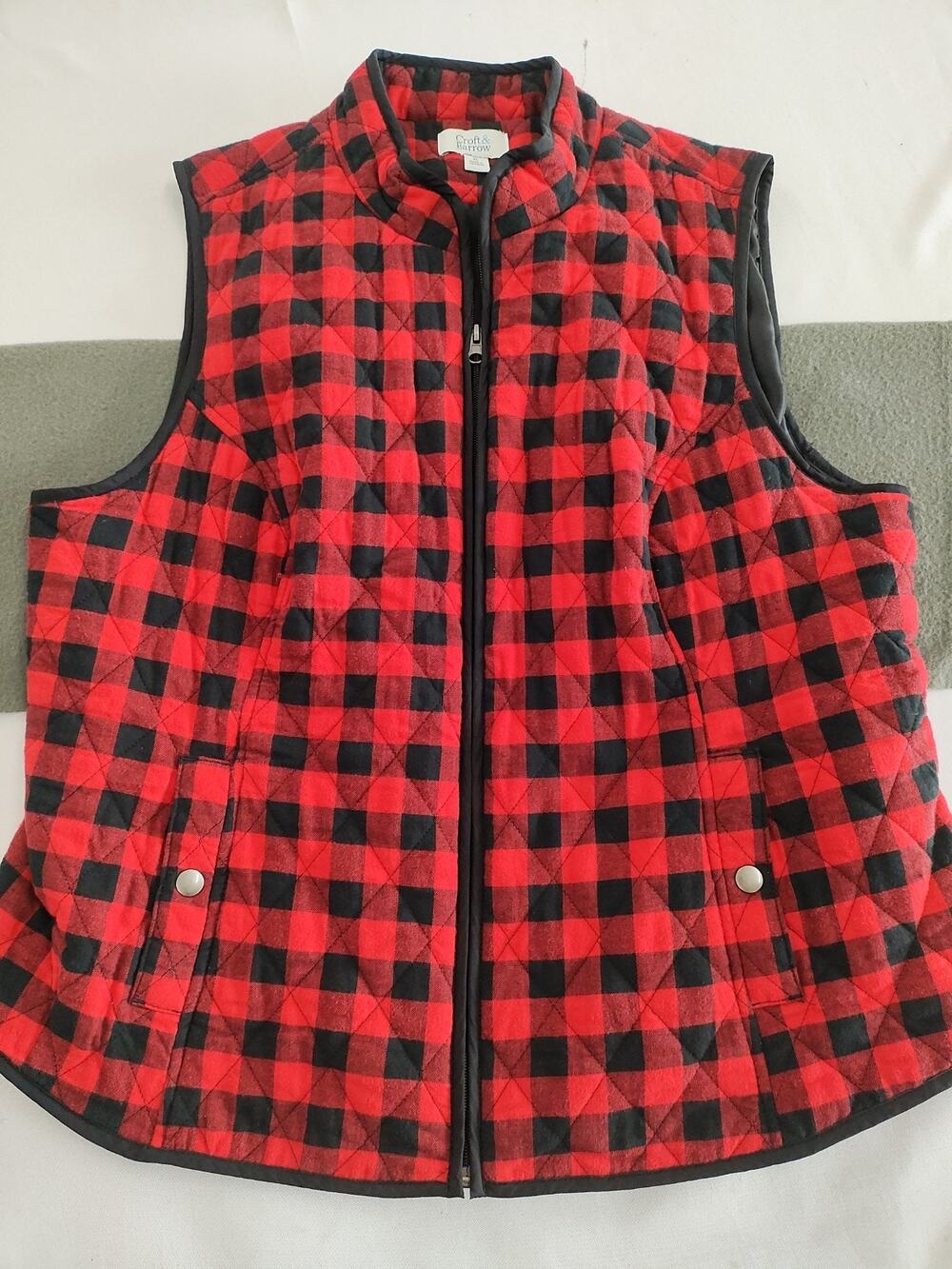 Croft & Barrow Women’s XLarge Quilted Plaid Vest Red Black Casual Cozy Wear Zip